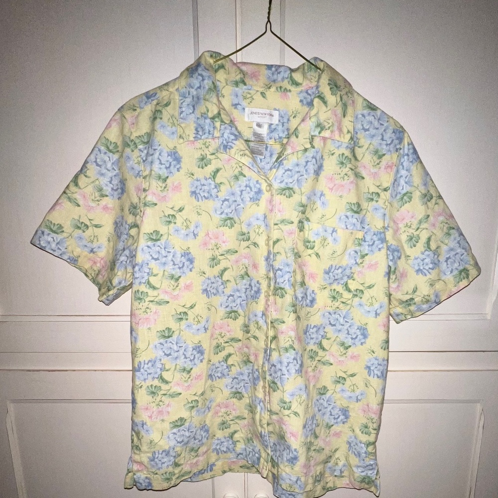 COPY - Jones New York Sport sz Medium pale yellow with blue, pink and green flo…